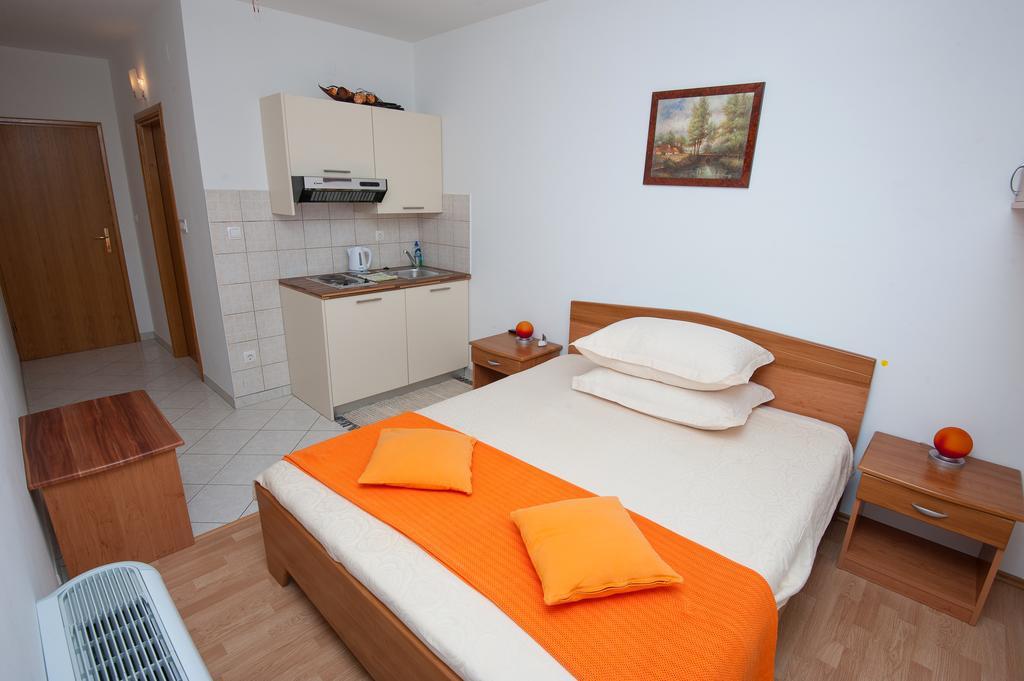 Apartments Lucia Podstrana Esterno foto